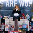 Melania Trump fait une distribution de cadeaux aux enfants des soldats américains sur la base Anacostia-Bolling à Washington le 8 décembre 2020.