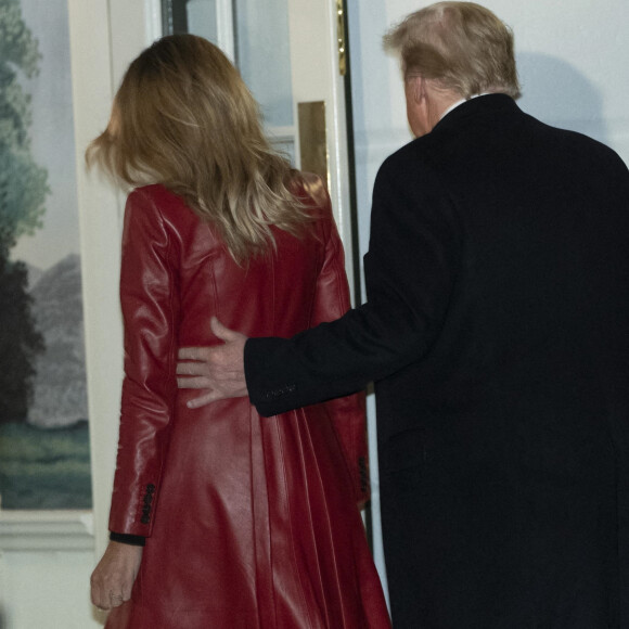 Le président des Etats-Unis Donald Trump et sa femme la première dame Melania Trump arrivent en hélicoptère à la Maison Blanche après un rassemblement politique en Georgie, le 5 décembre 2020.