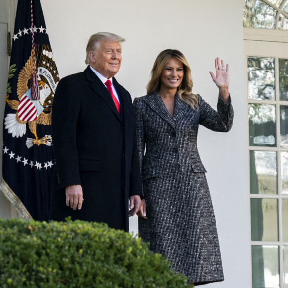 Le président Donald Trump et sa femme Melania lors de la cérémonie de pardon avec la dinde graciée Corn à la Maison Blanche le 24 novembre 2020.