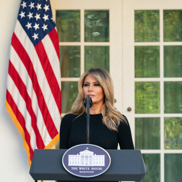 La première dame Melania Trump a inauguré le jardin dessiné en hommage à l'artiste japonais Noguchi à la Maison Blanche, le 24 novembre 2020.