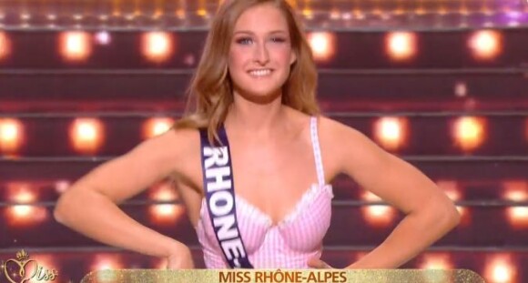 Miss Rhône-Alpes : Anaïs Roux - lors du défilé en maillot de bain, lors de l'élection Miss France 2021 le 19 décembre 2020 sur TF1