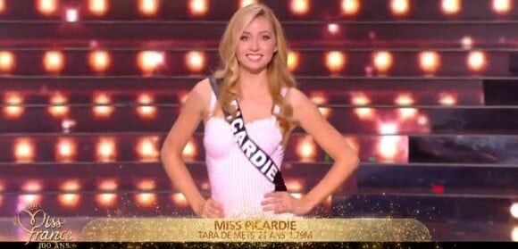 Tara de Mets (Miss Picardie) lors du défilé en maillot de bain, lors de l'élection Miss France 2021 le 19 décembre 2020 sur TF1