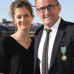 Exclusif -  Christophe Dechavanne en famille avec ses filles Pauline et Ninon et sa compagne Elena - Christophe Dechavanne reçoit le grade d'Officier des Arts et des Lettres au Ministère de la Culture à Paris. © Coadic Guirec / Bestimage  