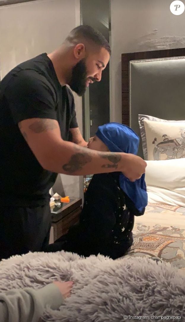 Drake publie de nouvelles photos de son fils Adonis (3 ans) pour ls fêtes.