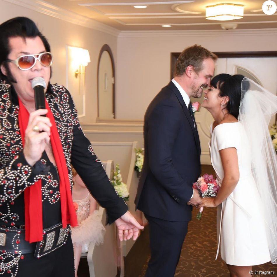 Lily Allen se marie à Las Vegas avec David Harbour devant un sosie d&#039;Elvis.