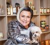 Exclusif - Muriel Robin et la chienne Pepette - Sketch Le salon de coiffure - Backstage du tournage du film "I love you coiffure" de M.Robin © Cyril Moreau / Bestimage