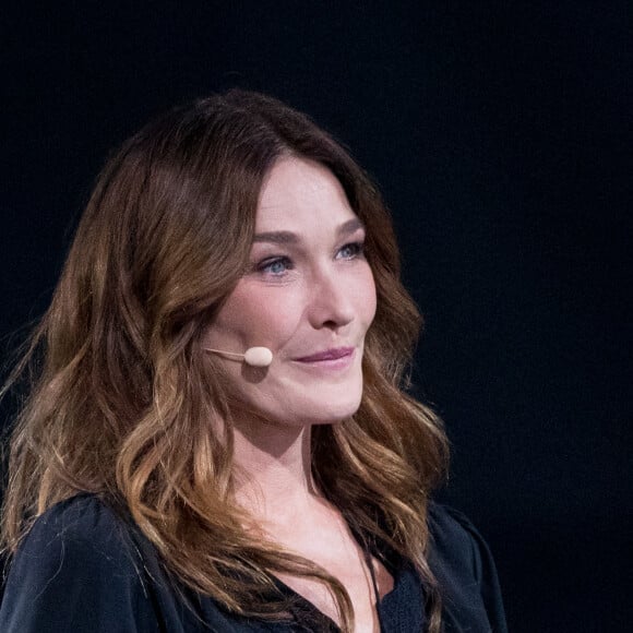 Exclusif - No Web - No Tabloids - Carla Bruni Sarkozy - Enregistrement de l'émission "La Chanson secrète 6" à la Scène musicale à Paris, qui sera diffusée le 12 décembre sur TF1. Le 8 septembre 2020 Après le succès des précédentes éditions, " LA CHANSON SECRETE ", présentée par N.ALIAGAS et produite par DMLS TV, revient sur TF1. 8 artistes ne savent rien de ce qui va se passer pour eux ! Ils ont accepté de jouer le jeu, de se laisser totalement surprendre, émouvoir, parfois même déstabiliser car ils vont découvrir en même temps que les téléspectateurs une surprise : une chanson qui leur est chère revisitée et réinterprétée par un artiste. Des mises en scène spectaculaires au service de l'émotion... Et des émotions fortes pour l'artiste assis dans le fauteuil grâce à la venue sur le plateau de proches et d'invités inattendus. Les téléspectateurs seront aux premières loges pour vivre ces moments d'intimité musicale rare. © Gaffiot-Moreau / Bestimage