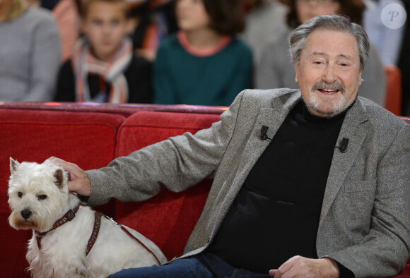 Victor Lanoux et son chien - Enregistrement de l'émission "Vivement Dimanche" qui sera diffusée le 16 novembre 2014. Le 12 novembre 2014