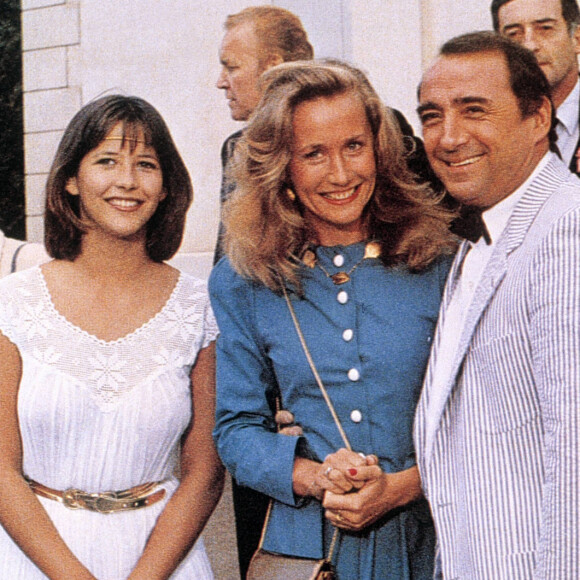 Sophie Marceau, Brigitte Fossey et Claude Brasseur sur le tournage du film "La Boum 2 (1982) © Imago / Panoramic / Bestimage