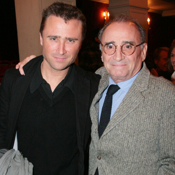 Alexandre et Claude Brasseur à la soirée générale au théâtre de la Madeleine à Paris pour la pièce Le temps des cerises