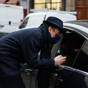 Michèle Cambon, la femme de Claude Brasseur et son fils Alexandre - Obsèques de l'acteur Claude Brasseur en l'église Saint-Roch à Paris le 29 décembre 2020.  