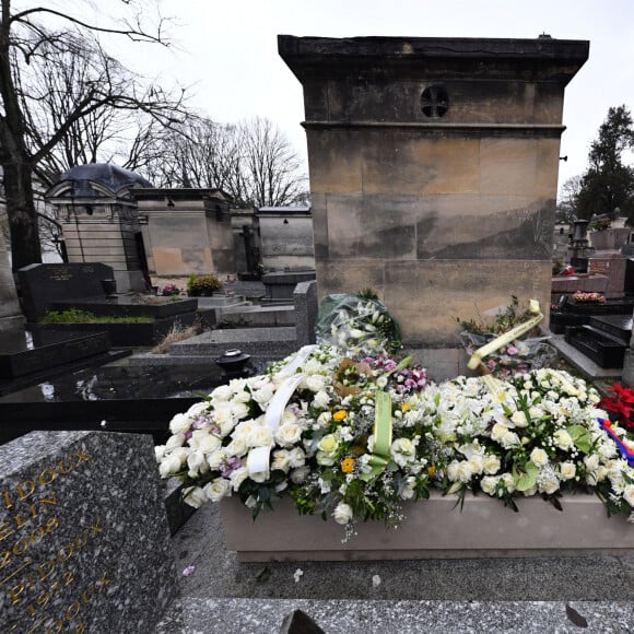 Illustration de la tombe de l'acteur Claude Brasseur au cimetière du Père Lachaise le jour de ses obsèques à Paris le 29 décembre 2020. 