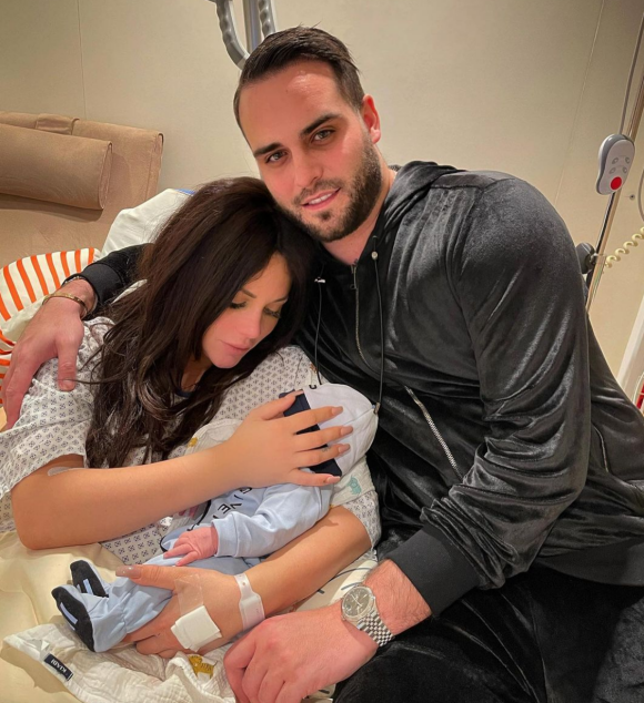 Nikola Lozina et sa fiancée Laura Lempika ont accueilli leur premier enfant, Zlatan - Instagram