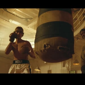 Justin Bieber se met dans la peau de Rocky Balboa dans son clip pour 'Anyone', il apparaît sans tatouages!