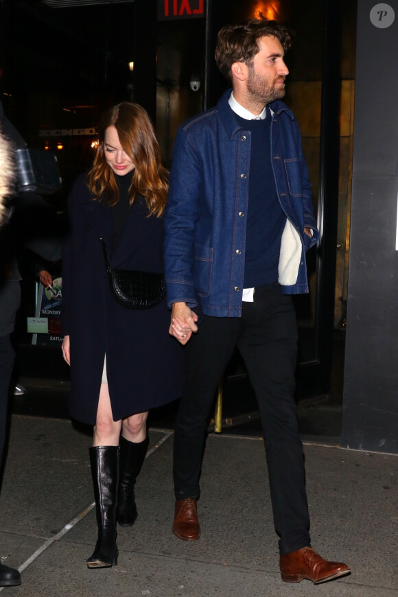 Exclusif - Emma Stone et son fiancé Dave McCary quittent main dans la main à la SNL after party à New York. Le 8 décembre 2019