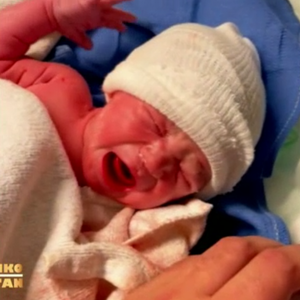 Nikola Lozina et Laura Lempika dévoile le visage de leur fils Zlatan dans la série-documentaire "Laura+Nikola=Bébé Zlatan", disponible sur 6play