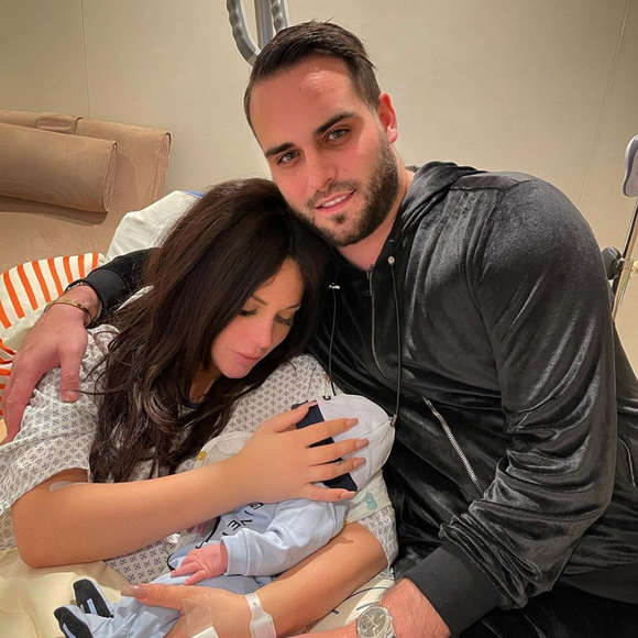 Nikola Lozina et sa fiancée Laura Lempika ont accueilli leur premier enfant, Zlatan - Instagram