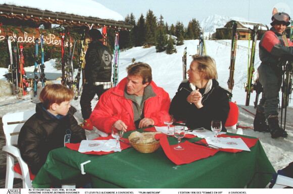 Christine Ockrent, Bernard Kouchner et leur fils Alexandre à Courchevel en 1996.