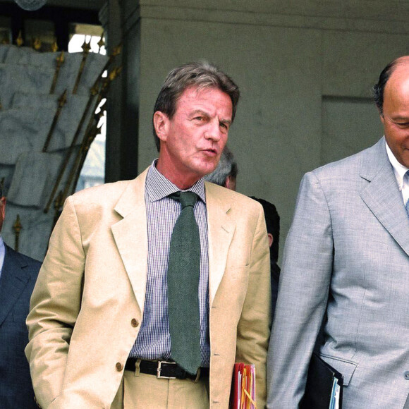 Laurent Fabius et Bernard Kouchner en conseil des ministres en 2001.