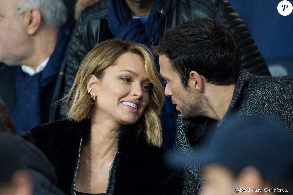 Caroline Receveur et son compagnon Hugo Philip dans les tribunes lors du match de Ligue 1 "PSG - OM (4-0)" au Parc des Princes, le 27 octobre 2019. © Cyril Moreau/Bestimage
