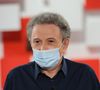 Exclusif - Michel Drucker (porte un masque) - Enregistrement de l'émission ' Vivement Dimanche ' au studio Gabriel. A cause de l'épidémie de coronavirus (COVID-19) , l'émission est tournée sans public et n'accueille qu'un seul invité en plateau. © Guillaume Gaffiot / Bestimage 
