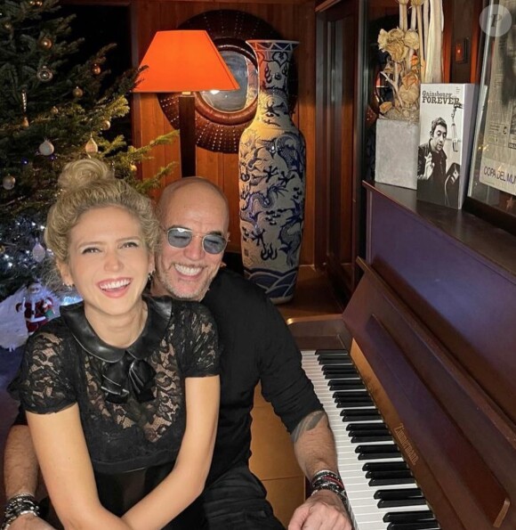 Pascal Obispo et sa compagne Julie sur Instagram. Le 1er janvier 2020.