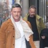 Luke Evans, en promotion pour le film Dreamland, arrive chez AOL à New York le 8 janvier 2020.