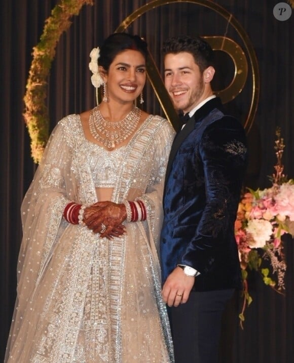 Priyanka Chopra et son mari Nick Jonas arrivent à la reception de leur mariage à New Delhi, Inde, le 4 décembre 2018.
