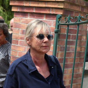 Dorothée (Frédérique Hoschedé) - Obsèques de François Corbier (Alain Roux de son vrai nom) au cimetière de Serez dans l'Eure le 5 juillet 2018.