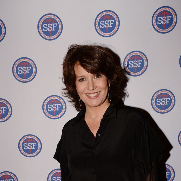 Exclusif - Carole Rousseau - Dîner de gala et vente aux enchère pour l'association "Sauveteurs sans frontières" ("Qui sauve une vie sauve l'humanité") à l'hôtel du collectionneur à Paris, France, le 13 février 2018. G.Elmaleh, Arthur (J.Essebag), A.Abittan et C.Hanouna ont animés la soirée et ont pris très à coeur leurs rôles de "commissaires priseurs" pour une vente aux enchères mémorable pour l'association Sauveuteurs Sans Frontières. G.Elmaleh, Arthur (J.Essebag), A.Abittan et C.Hanouna ont achétés 10 kits de survie SSF chacun. Sauveteurs Sans Frontières est une Organisation Non Gouvernementale franco-israélienne d'aide médicale internationale, agréée par le ministère de l'intérieur français. Forte de plusieurs antennes médicales mobiles et d'équipes de secouristes spécialisés, SSF- qui intervient sur le terrain selon les normes SAR (Search and Rescue: localisation et de secours aux personnes en situation de détresse). ONG qui compte plus de 6000 secouristes bénévoles (880 équipés), répartis sur 14 antennes internationales. © Rachid Bellak/Bestimage