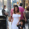 Kim Kardashian, Saint West, North West - Exclusif - La famille Kardashian arrivent avec leurs enfants à un diner privé au restaurant Crustacean à Beverly Hills, Los Angeles, le 30 juin 201