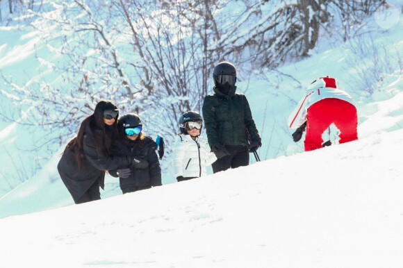 Exclusif - No web - Kim Kardashian, sa fille North, Kourtney Kardashian, sa fille Penelope - Kim Kardashian et sa soeur Kourtney Kardashian ont emmené leurs enfants faire du ski dans la station Buttermilk à Aspen lors de leurs vacances de fin d'année, le 1er janvier 2019.
