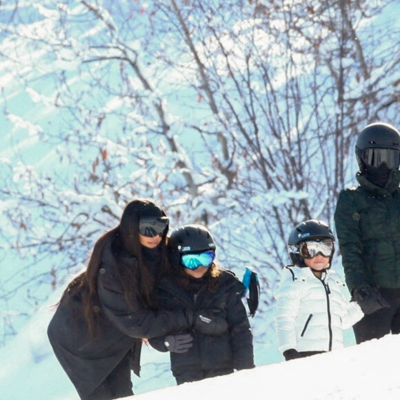 Exclusif - No web - Kim Kardashian, sa fille North, Kourtney Kardashian, sa fille Penelope - Kim Kardashian et sa soeur Kourtney Kardashian ont emmené leurs enfants faire du ski dans la station Buttermilk à Aspen lors de leurs vacances de fin d'année, le 1er janvier 2019.