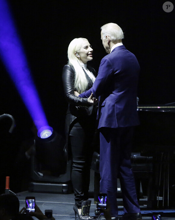 Lady Gaga et Joe Biden à Las Vegas en avril 2016.