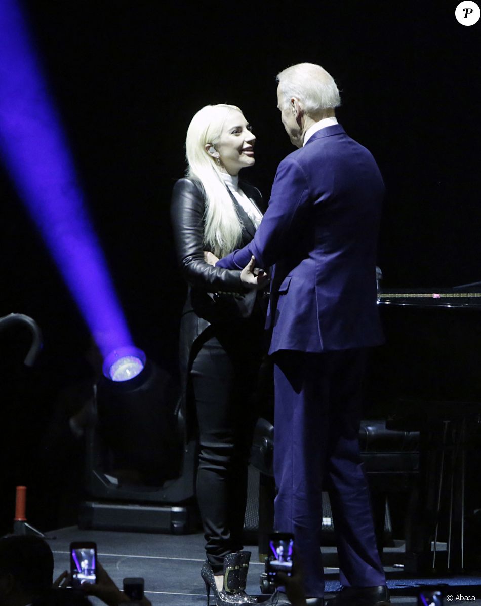 Lady Gaga et Joe Biden à Las Vegas en avril 2016.