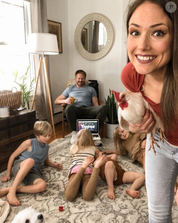 L'influence américaine Emily Mitchell en famille sur Instagram, avril 2020.