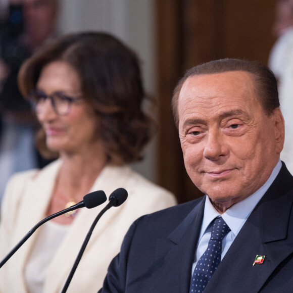 Figurant parmi les hommes les plus riches de la péninsule, sa fortune était évaluée par Forbes à 6,4 milliards d'euros
Matteo Salvini (ministre de l'Intérieur) et Silvio Berlusconi en conférence de presse à Rome, le 28 août 2019.