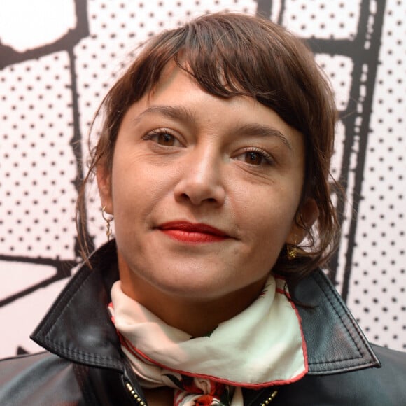 Exclusif - Emma de Caunes à l'inauguration de "la Maison de Noël Amazon" à la Crèmerie de Paris, à Paris, France, le 22 novembre 2018. Du 23 novembre au 2 décembre inclus, Amazon ouvre sa Maison de Noël, une boutique éphémère située à la Crèmerie de Paris (1er arrondissement). Les visiteurs pourront y découvrir les dernières tendances cadeaux ainsi que les offres Black Friday et Cyber Monday. Des ateliers culinaires et des séances de dégustations leur seront également proposés. © Veeren/Bestimage