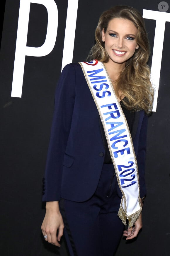Exclusif - Amandine Petit (Miss France 2021) rencontre Jordan De Luxe sur un plateau de la chaine Non Stop People le 14 janvier 2021 © Cédric Perrin / Bestimage