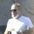 Exclusif - Jean-Claude Van Damme et sa compagne Alena Kaverina sont allés déjeuner avec une amie au restaurant Mel's Drive-In à West Hollywood, Los Angeles, le 14 juillet 2020.   