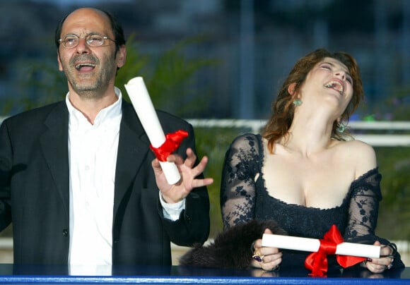 Archives - Jean-Pierre Bacri et Agnès Jaoui reçoivent le prix du scénario pour Comme une image au 57e festival de Cannes en 2004