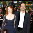  Jean-Pierre Bacri et Agnès Jaoui au 57e festival de Cannes en 2004 
  
  