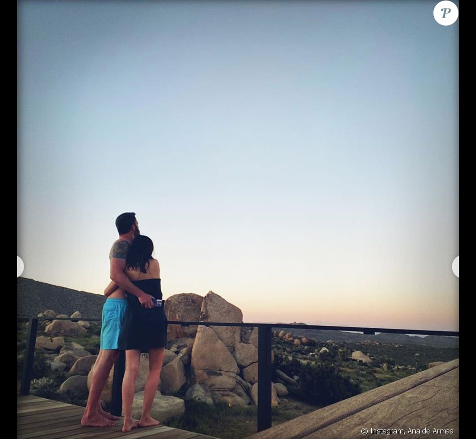 Ana de Armas fête ses 32 ans avec son compagnon Ben Affleck. Mai 2020.