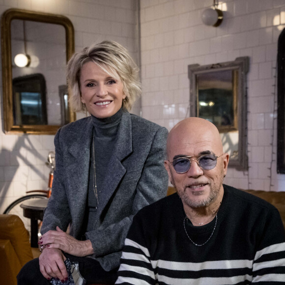 Exclusif - Pascal Obispo lors de l'enregistrement de sa surprise pour l'émission "La Lettre", à La Cantine Sauvage à La Plaine-Saint-Denis à Paris, présentée par Sophie Davant et diffusée sur France 2. Le 5 décembre 2020. © Cyril Moreau / Bestimage