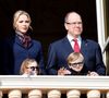 Le prince Albert II de Monaco, sa femme la princesse Charlène et leurs enfants le prince héréditaire Jacques et la princesse Gabriella ont assité depuis un balcon du Palais à la traditionnelle procession durant la célébration de la Sainte Dévote, Sainte patronne de Monaco, à Monaco. © Bruno Bebert / Bestimage