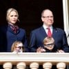 Le prince Albert II de Monaco, sa femme la princesse Charlène et leurs enfants le prince héréditaire Jacques et la princesse Gabriella ont assité depuis un balcon du Palais à la traditionnelle procession durant la célébration de la Sainte Dévote, Sainte patronne de Monaco, à Monaco. © Bruno Bebert / Bestimage