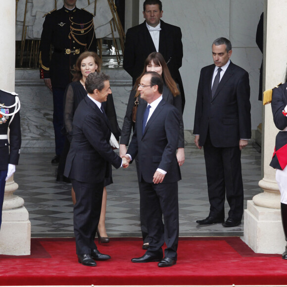 Archives - François Hollande, Nicolas Sarkozy, Valérie Trierweiler, Carla Bruni-Sarkozy - Cérémonie de passation de pouvoir entre Nicolas Sarkozy et François Hollande au palais de l'Elysée à Paris. Le 15 mai 2012 