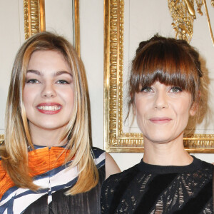 Louane Emera (veste et jupe Dior, sac Diorama de Dior) et Marina Foïs - Soirée des "Révélations César 2015" à l'hôtel Meurice à Paris, il y a cinq ans.