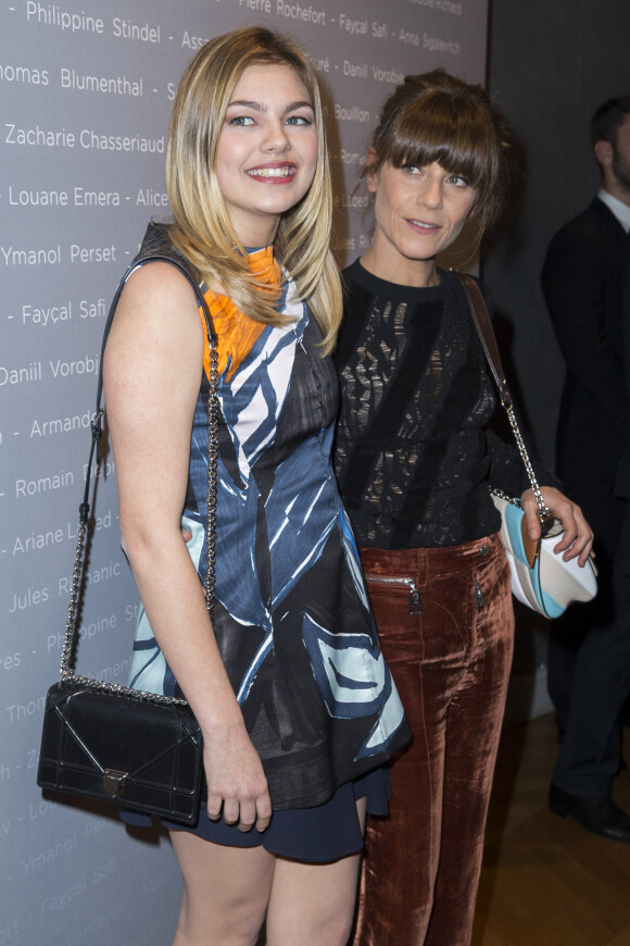 Louane Emera (veste et jupe Dior, sac Diorama de Dior) et Marina Foïs - Photocall de la soirée des "Révélations César 2015" au salon Chaumet à Paris le 12 janvier 2015.
