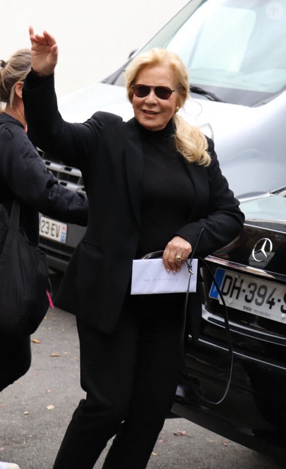 Sylvie Vartan - Arrivées des people pour l'enregistrement de l'émission "Vivement dimanche" à Paris. Le 2 octobre 2019.